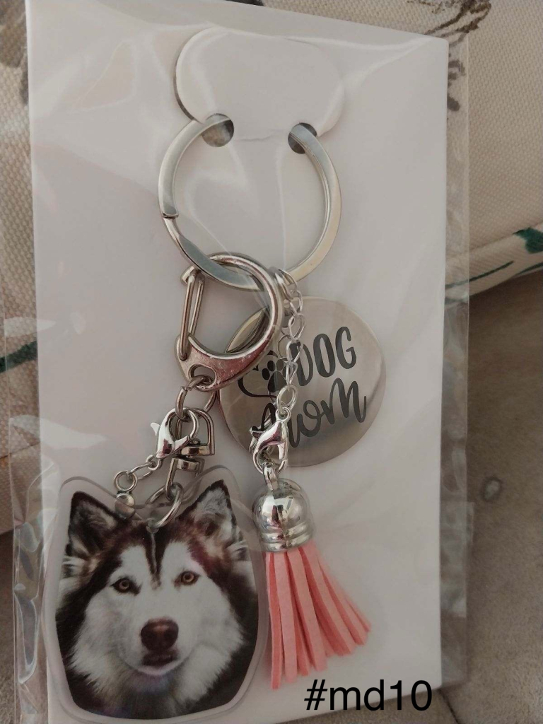 Image of #md10 Dog Mom keychain w/ Husky