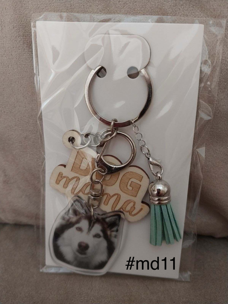 Image of #md11 Dog mama keychain w/husky