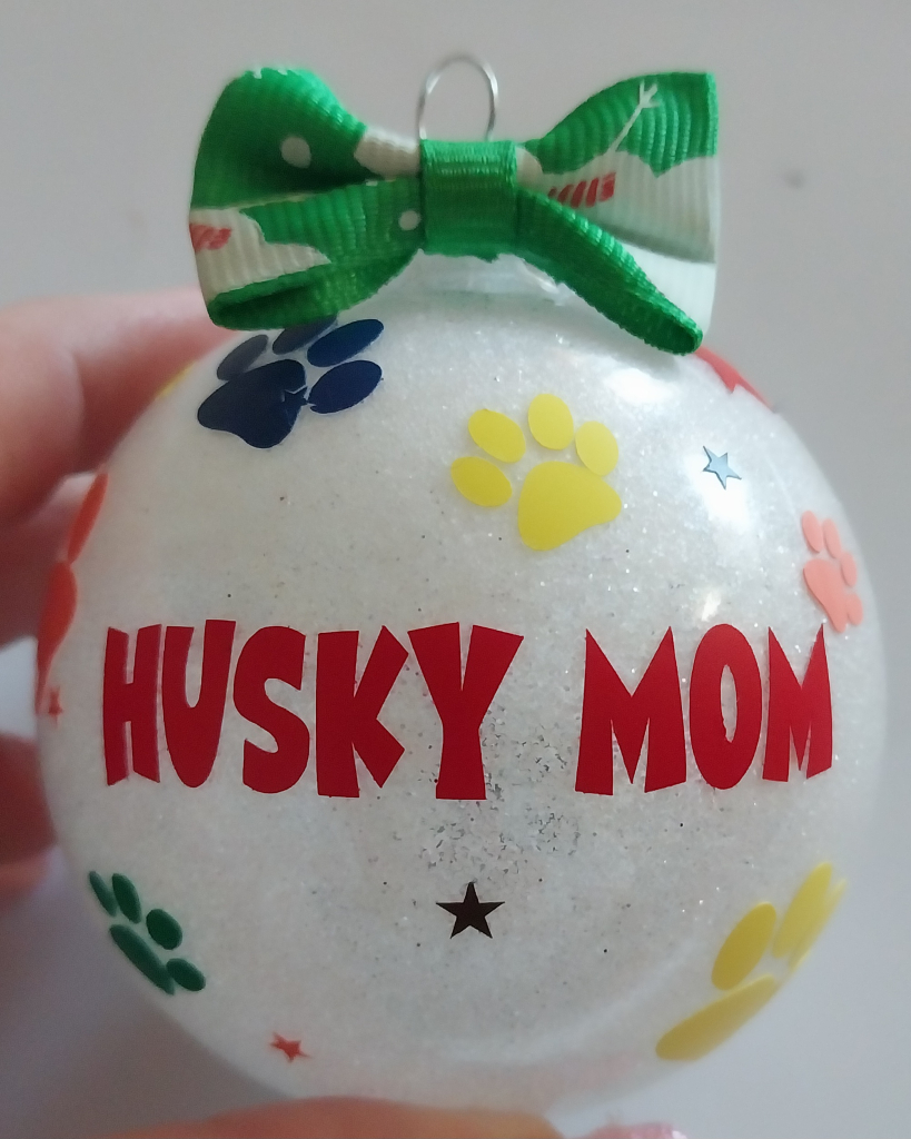 Image of Husky Mom Round Christmas Ornament - Handmade